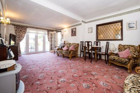 31 Heather Drive, Romford, RM1 4SP