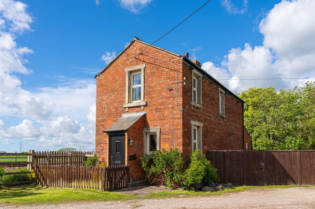 Gate House (Lot 4)