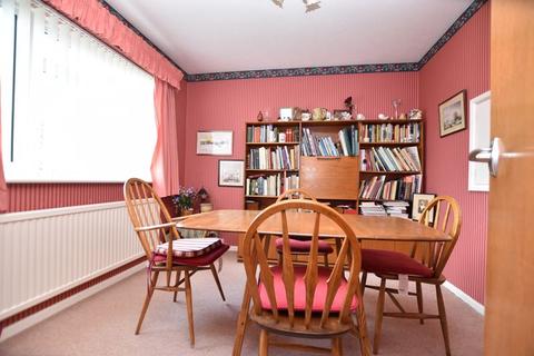 36 Bishops Drive, Langport, TA10 9HW