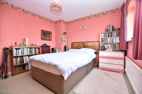 36 Bishops Drive, Langport, TA10 9HW