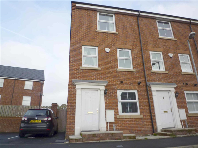 Littlebrook Close, Bolton, Lancashire. 4 bed semidetached house £700