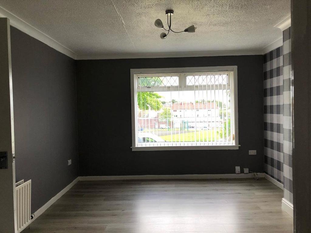 Glenburn Crescent, Paisley 2 bed terraced house £595 pcm (£137 pw)