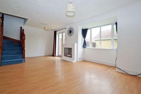 3 bedroom semi-detached house to rent, French Close, Nailsea