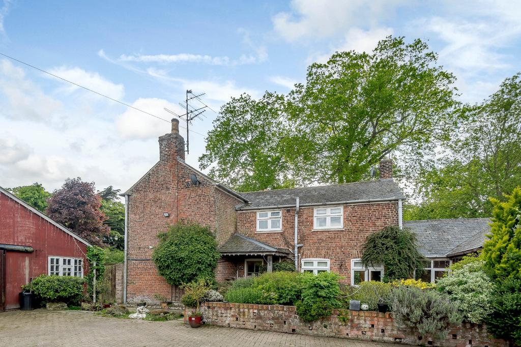 Elm Tree House, 89 High Road, Weston, Spalding, PE12 4 bed character