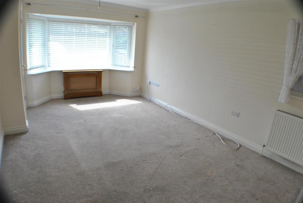 Holly Hill Road, Kingswood, Bristol 2 bed semidetached house £895