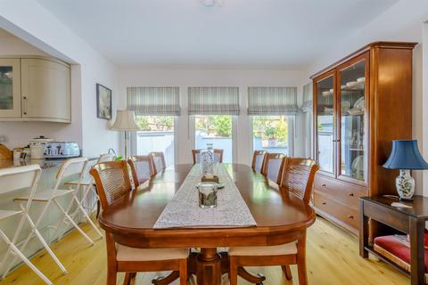 Highfield Lodge Henley Road, Marlow, SL7 2DF