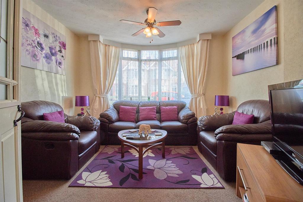 Beaumont Avenue, Hinckley 3 bed semidetached house £210,000
