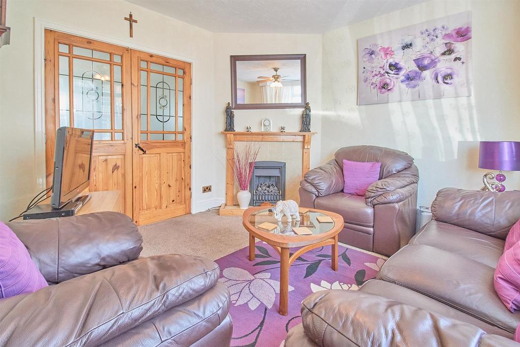 Beaumont Avenue, Hinckley 3 bed semidetached house £210,000