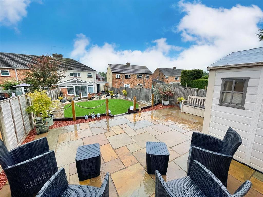 St. Johns Road, Bletchley, Milton Keynes 3 bed end of terrace house £