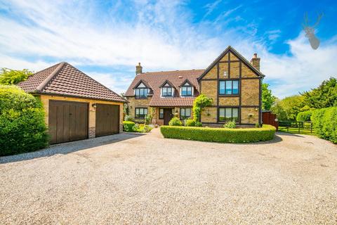 10 The Paddocks, Stapleford Abbotts, Romford, RM4 1HG