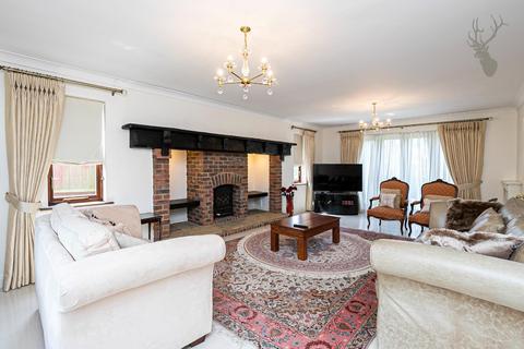10 The Paddocks, Stapleford Abbotts, Romford, RM4 1HG