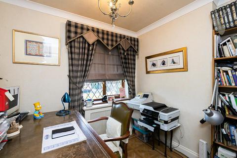 10 The Paddocks, Stapleford Abbotts, Romford, RM4 1HG