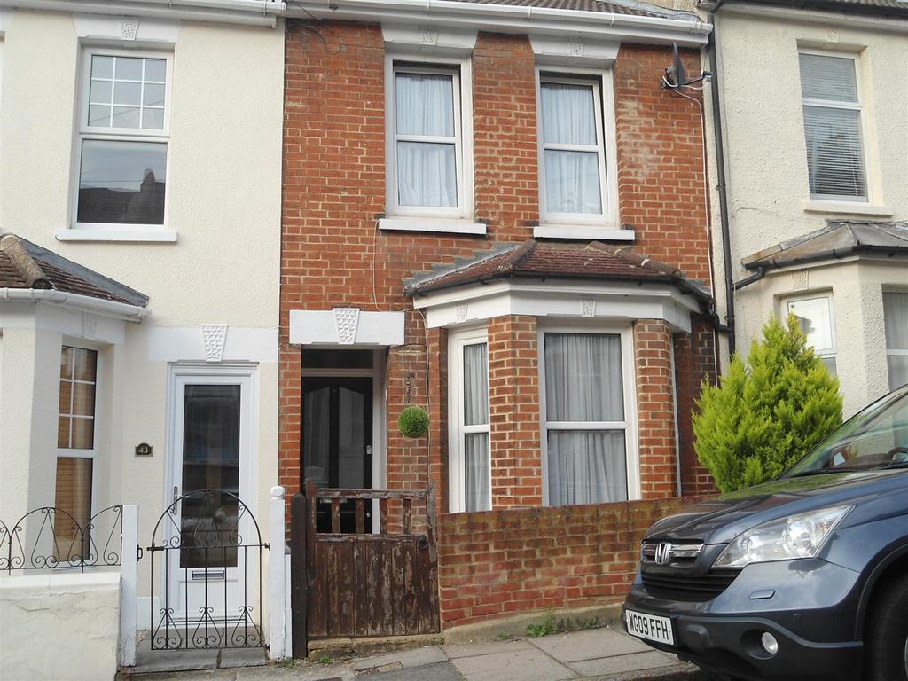 Cecil Road, Rochester 3 bed terraced house £1,100 pcm (£254 pw)