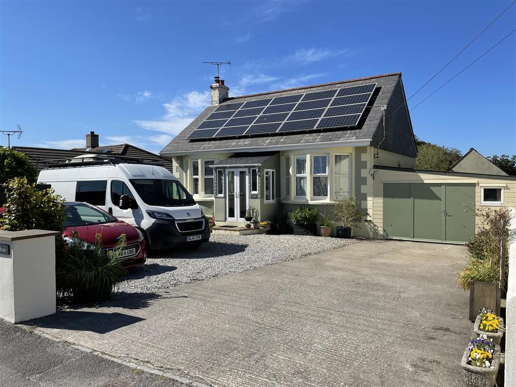 Crown Road, Whitemoor, St. Austell 2 bed detached bungalow £295,000