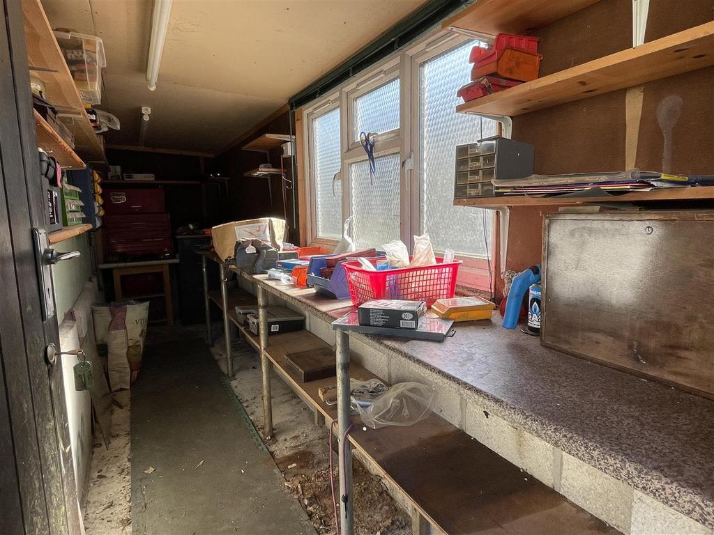 Side Store: