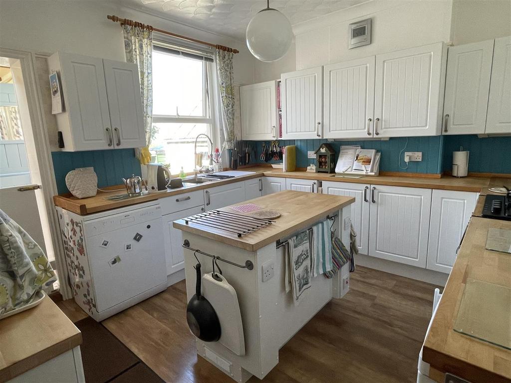 Kitchen: