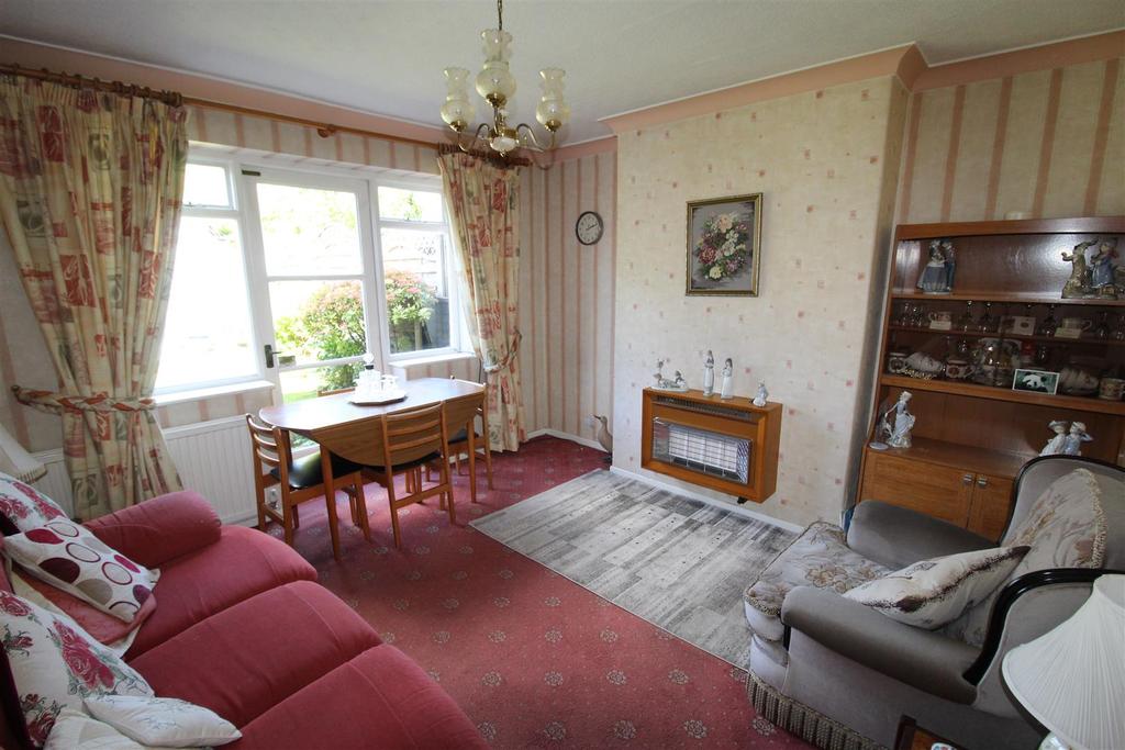 Spencer Road West, Wigan, WN6 7HP 3 bed semidetached house £150,000