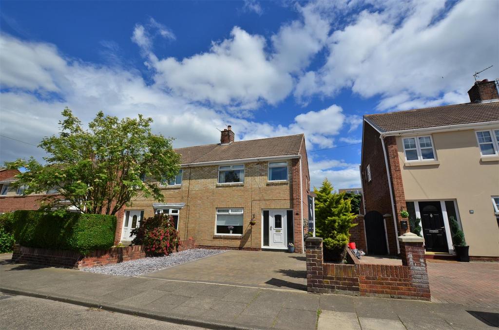 Farrow Drive, Whitburn, Sunderland 3 bed semidetached house £179,950