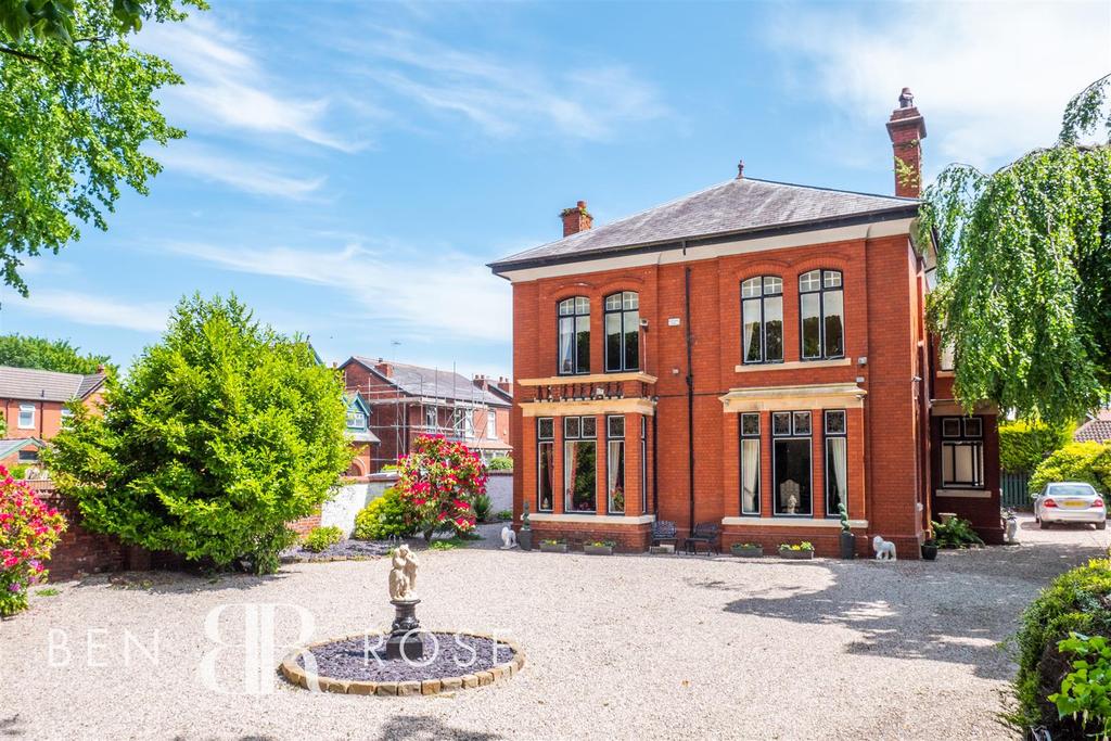 Ashfield Road, Chorley 4 bed detached house £599,995