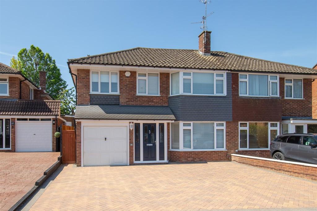 Keswick Close, Dunstable 4 bed semidetached house £485,000