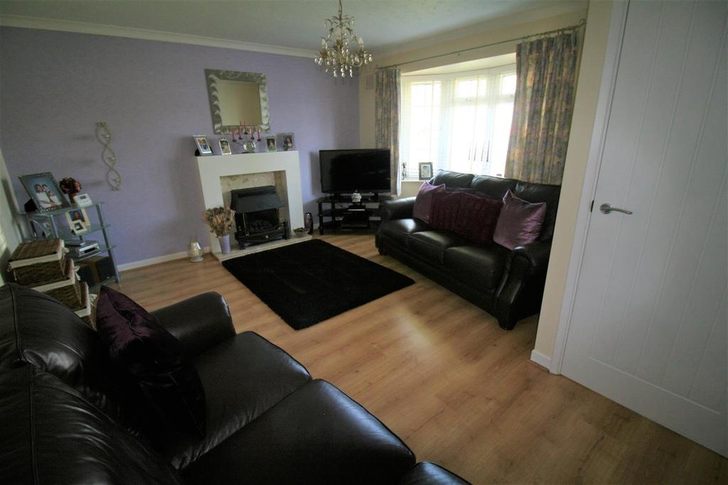 Pallett Drive, Nuneaton 3 bed semidetached house £275,000