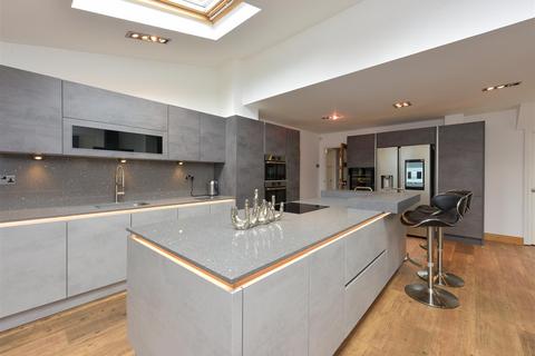 15 Wall Drive, Sutton Coldfield, B74 4DF