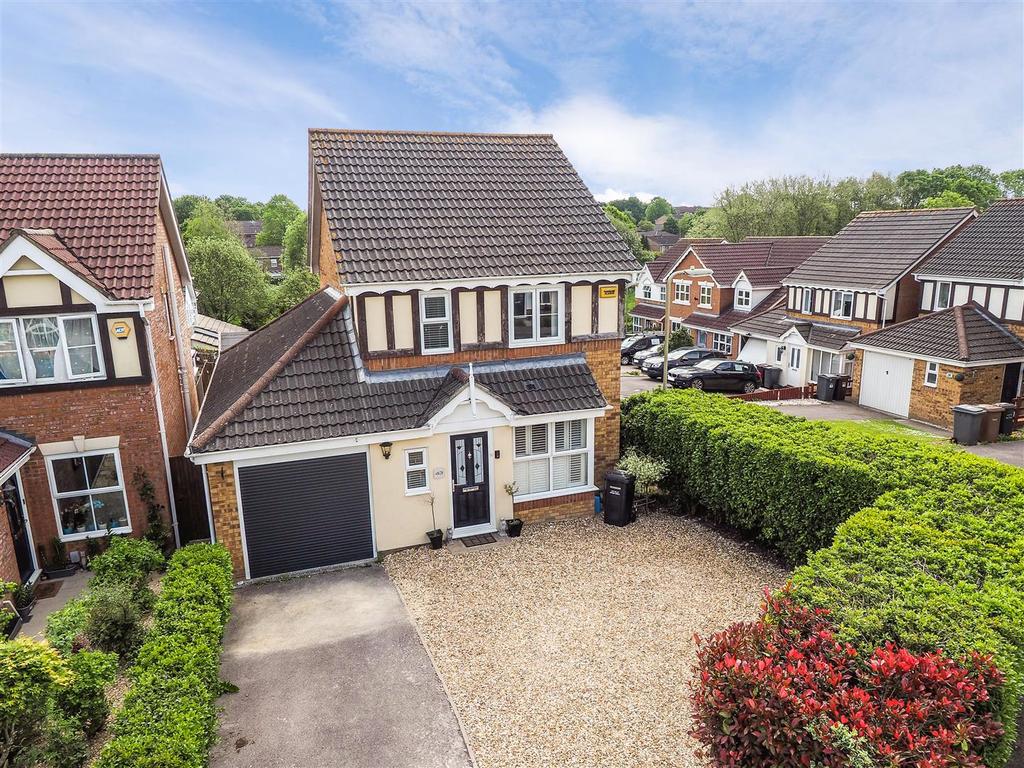 Burnhams Close, Andover 3 bed detached house £350,000