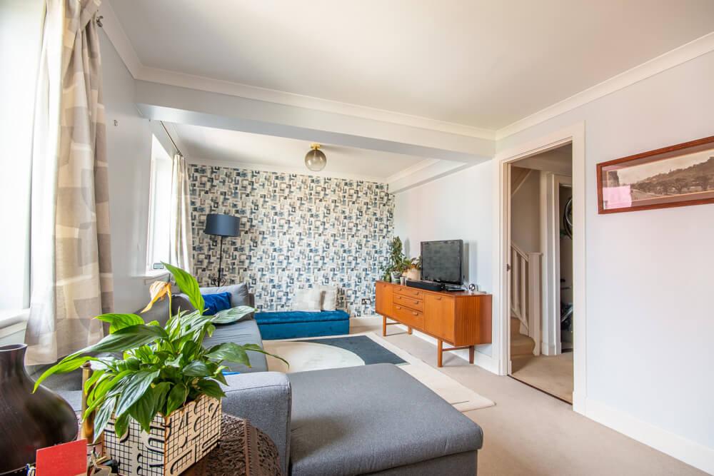 Hopetoun Crescent Edinburgh EH7 4AY... 3 bed flat £1,550 pcm (£358 pw)
