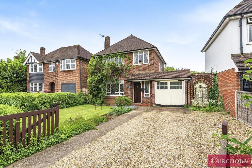 Gaston Bridge Road, Shepperton, TW17 3 bed detached house £675,000