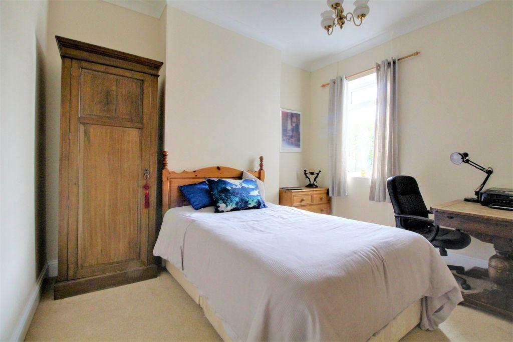 Bedroom 5 (Double)