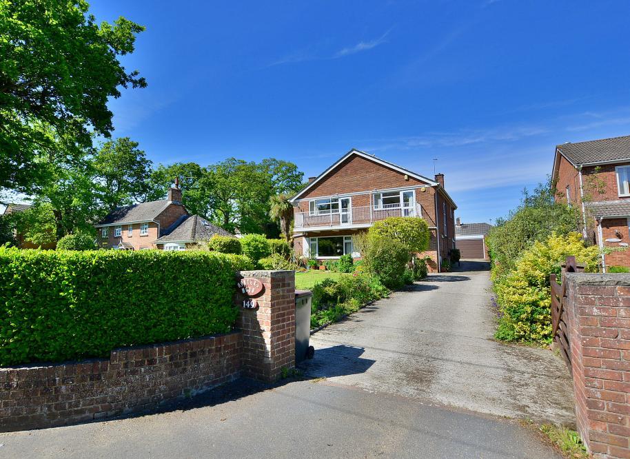 Christchurch Road, West Parley, BH22 8TA 4 bed detached house £630,000