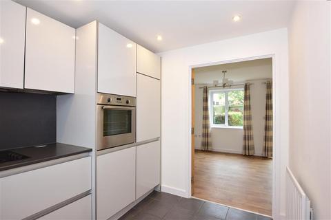 1 Snowden Hill, Northfleet, Gravesend, DA11 9AE
