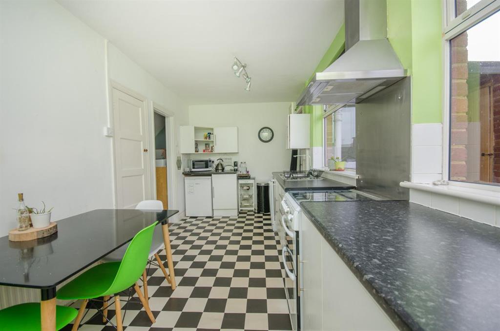 Burley Grove, Downend, Bristol, BS16 5QG 2 bed terraced house £250,000