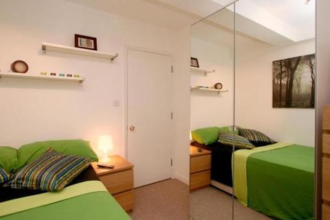 4 bedroom townhouse to rent, Rope Street, London SE16
