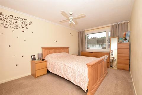 19 Exeter Walk, Rochester, ME1 2XF