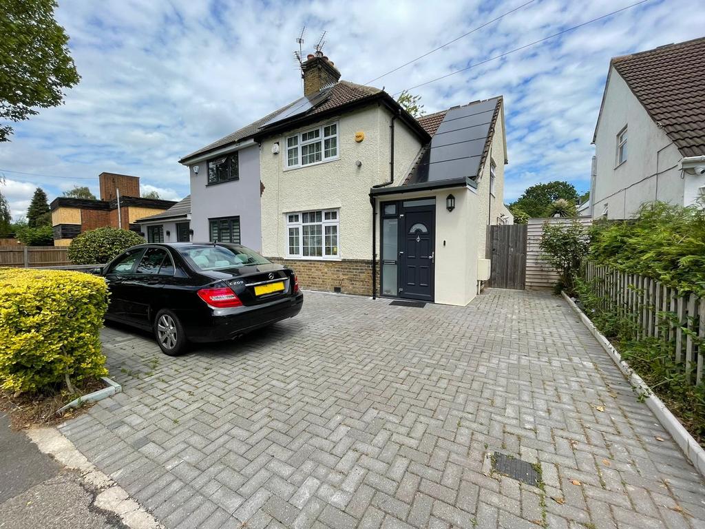 Kenton Lane, Harrow HA3 3 bed semidetached house for sale £570,000