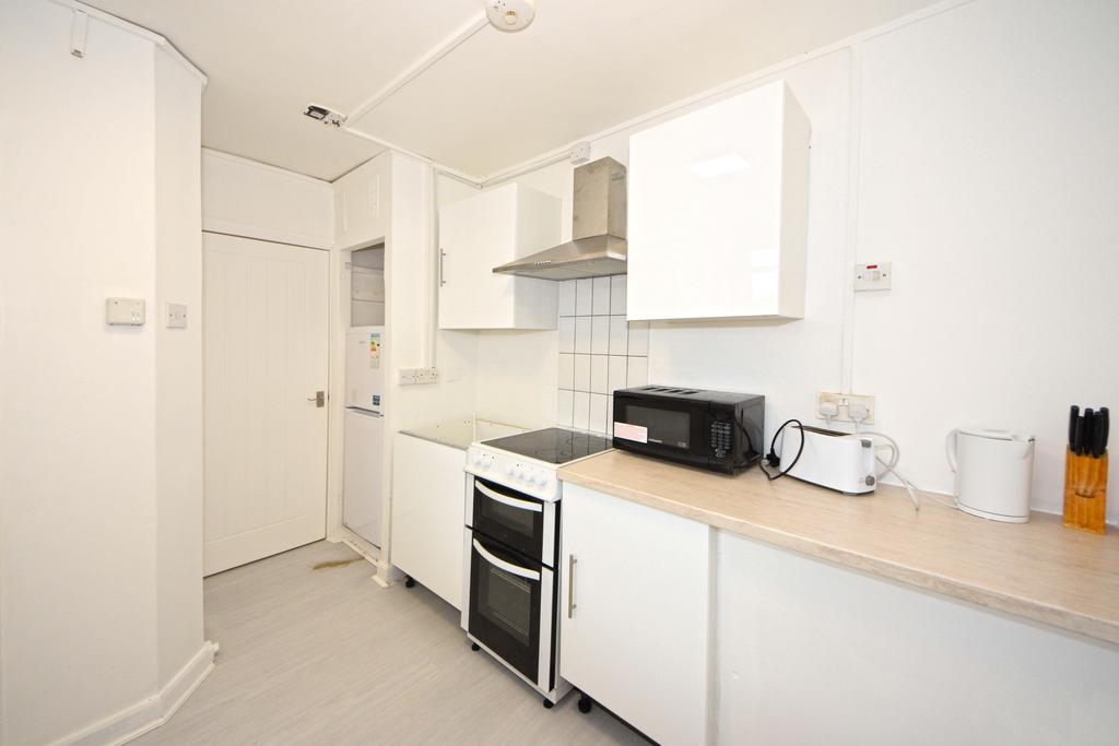 Barclay Close, Cassidy Road, London, SW6 2 bed flat £1,551 pcm (£358 pw)