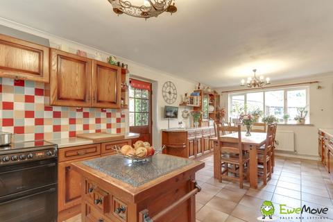 21 Avebury Avenue, Luton, LU2 7DT