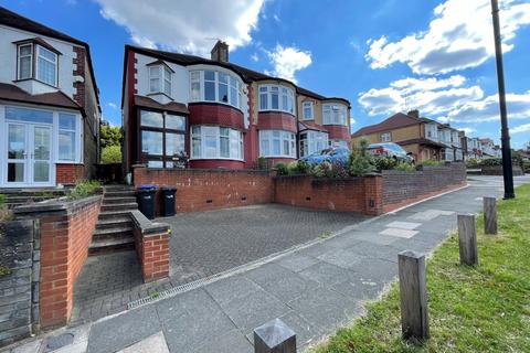 3 bedroom semi-detached house to rent, Winchmore Hill Road, Southgate