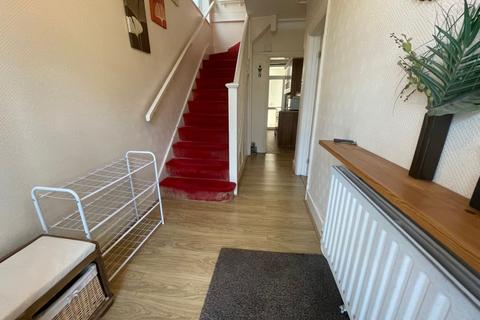 3 bedroom semi-detached house to rent, Winchmore Hill Road, Southgate