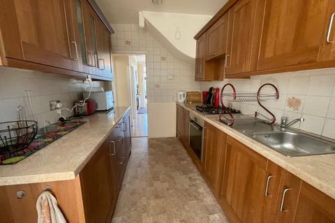 3 bedroom semi-detached house to rent, Winchmore Hill Road, Southgate