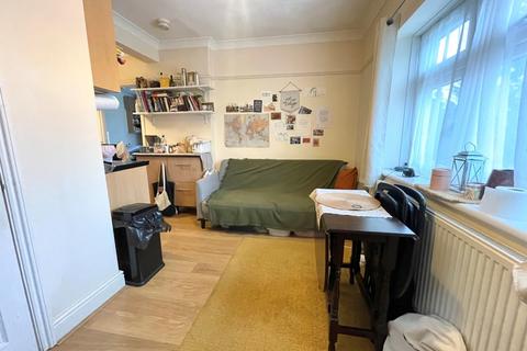 1 bedroom flat to rent, Fountains Crescent, Southgate