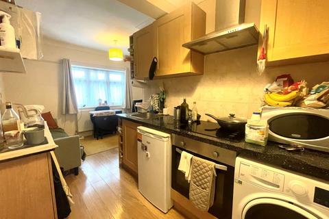 1 bedroom flat to rent, Fountains Crescent, Southgate