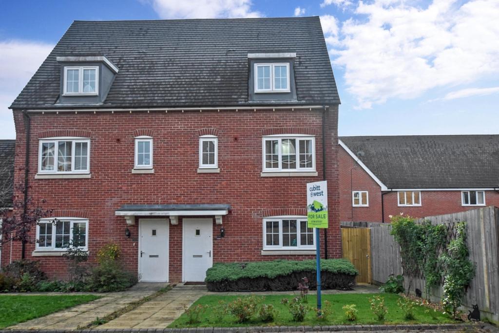 Oddstones Pulborough RH20 4 bed semidetached house £1,700 pcm (£392 pw)