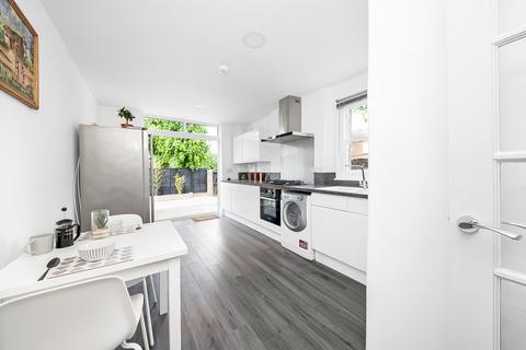 31 Raul Road, London, SE15 5HR