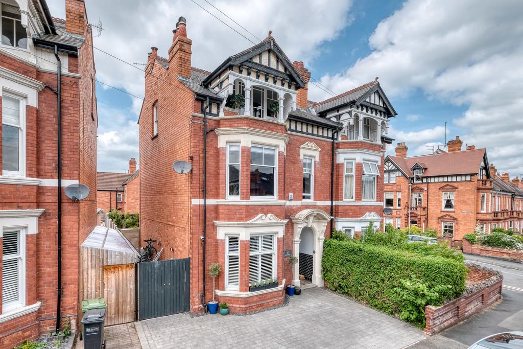 The Hill Avenue, Worcester, WR5 2AW 5 bed semidetached house £575,000
