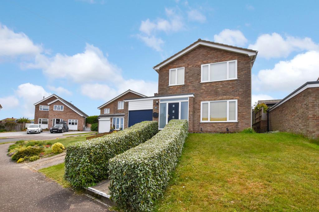 Clifton Park, Cromer 2 bed detached house £950 pcm (£219 pw)