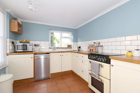 33 Hawksley Road, London, N16 0TL
