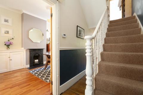 33 Hawksley Road, London, N16 0TL