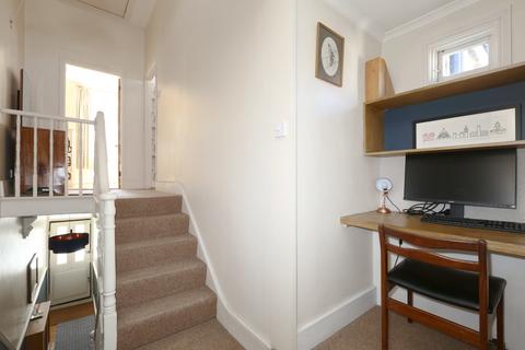 33 Hawksley Road, London, N16 0TL